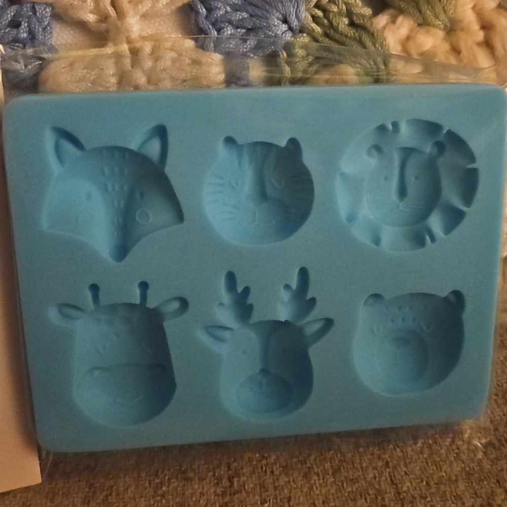Celebrate It silicone fondant mold w/6 animals